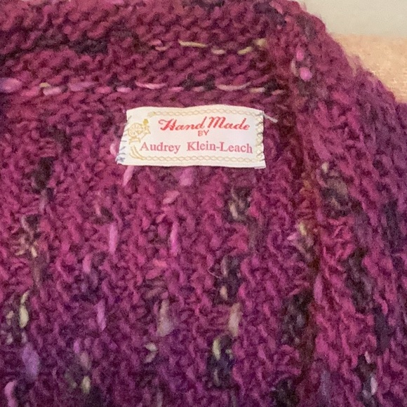 Handmade chunky knit V neck cardigan ceramic unique buttons variegated burgundy - Picture 6 of 12